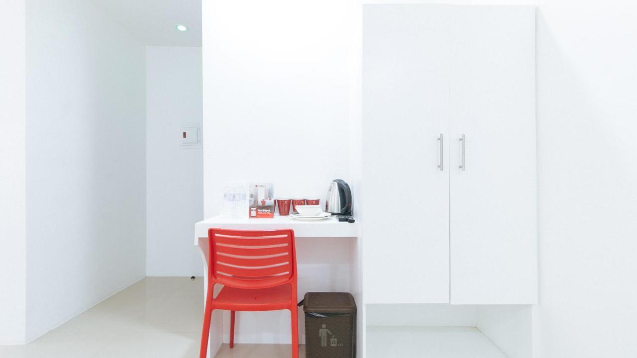 Reddoorz Plus At Dbuilders Poblacion Bgc 达义 外观 照片